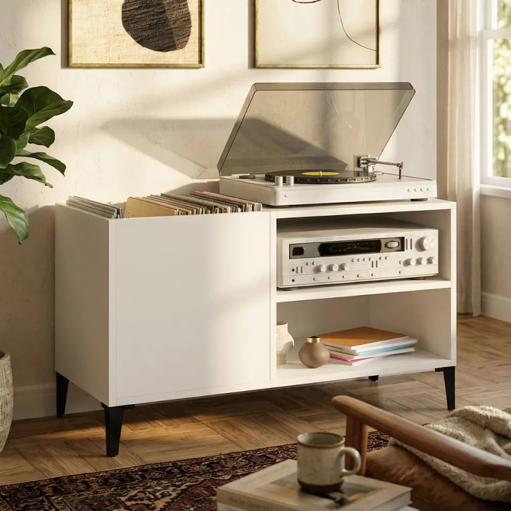 meuble vinyle en bois blanc brillant aux dimensions 84,5 x 38 x 48 cm dans salon