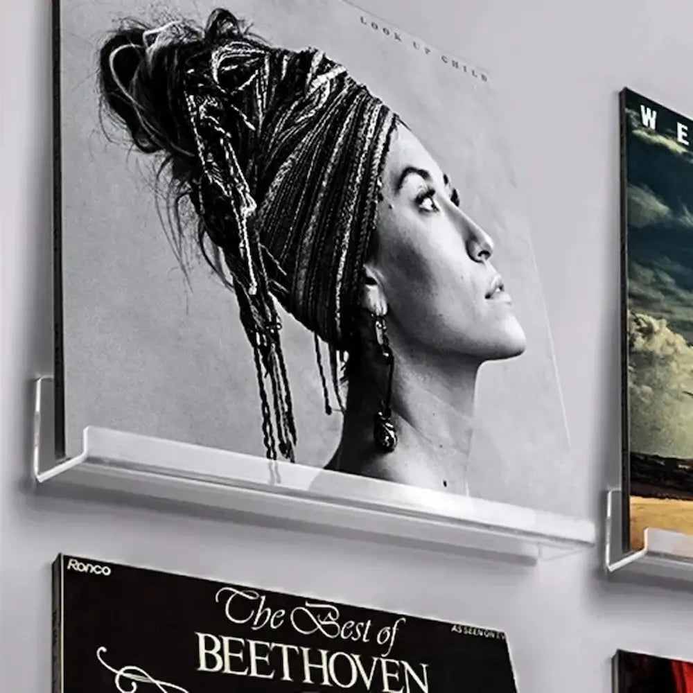 plan serré sur support mural en acrylique pour vinyle